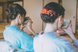 着物を着た女性の頸